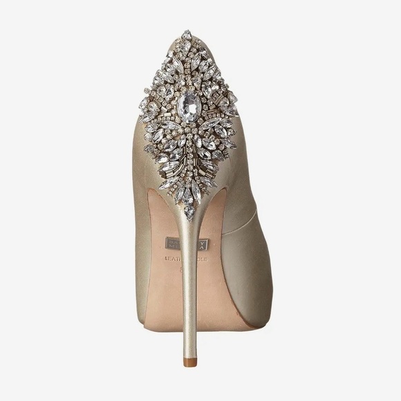 Badgley Mischka Kiara Peep Toe Platform Heel in Ivory Satin NIB - Picture 5 of 8